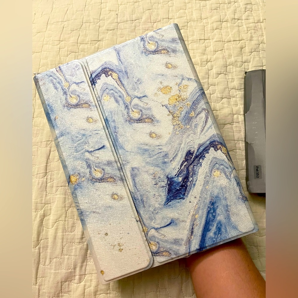 NEW IN BOX iPad 10.2 Blue & Gold Marbled Wireless Keyboard Case